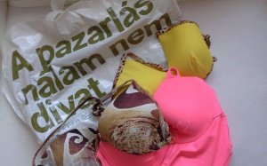 A cserére váró fürdőruhák