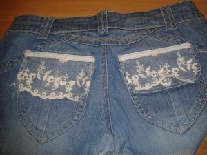 A hátsó zsebeket választottam, de kerülhet csipke bárhová.