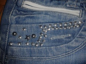 Ezüst csillag alakú szegecseket választottam.