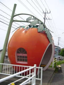 japan-bus-stop-tomato